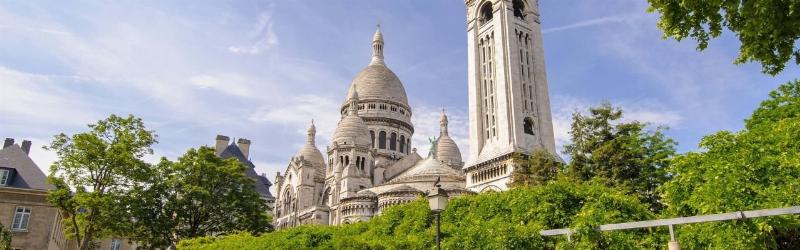 Façade d'un charmant hôtel de Paris Notre Dame avec vue sur la Seine et la cathédrale
